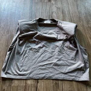 Babaton Aritzia shoulder pad cropped t shirt size Small gray taupe
